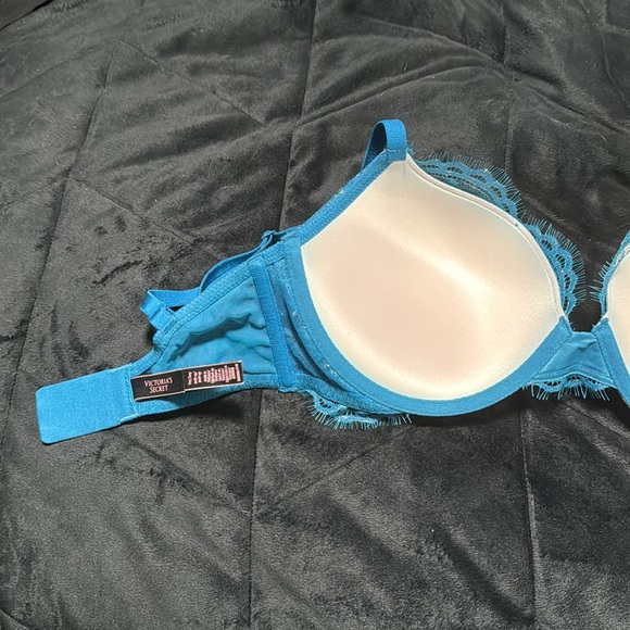 Victoria’s Secret push up bra - Picture 5 of 7